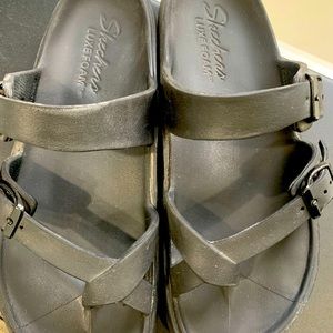 Skechers. Size 8. Foamies. Washable.